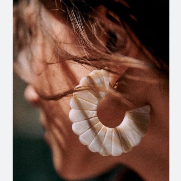 Sezane Jewelry - Sézane sandy earring in ecru